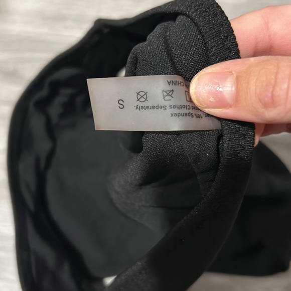 Black bikini size small top and bottom removable padding bottoms mid rise cheeky - Picture 5 of 5